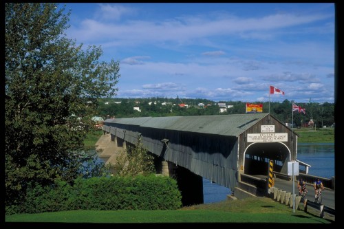 Pont couvert Hartlans - Credit Photo Tourisme Nouveau-Brunswick, Canada
